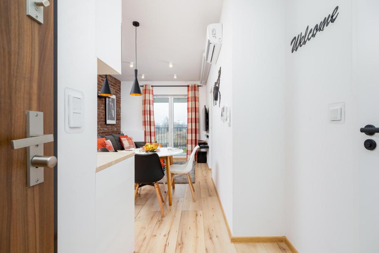 Movie Jacuzzi Apartment At The Main Station By Noclegi Renters Krasków Exterior foto