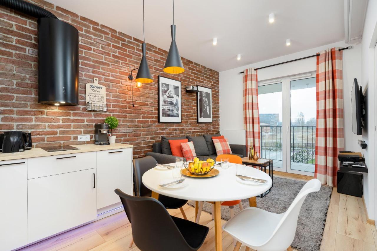 Movie Jacuzzi Apartment At The Main Station By Noclegi Renters Krasków Exterior foto