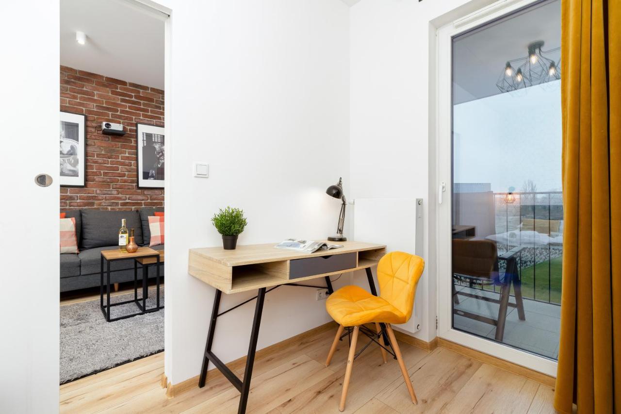 Movie Jacuzzi Apartment At The Main Station By Noclegi Renters Krasków Exterior foto