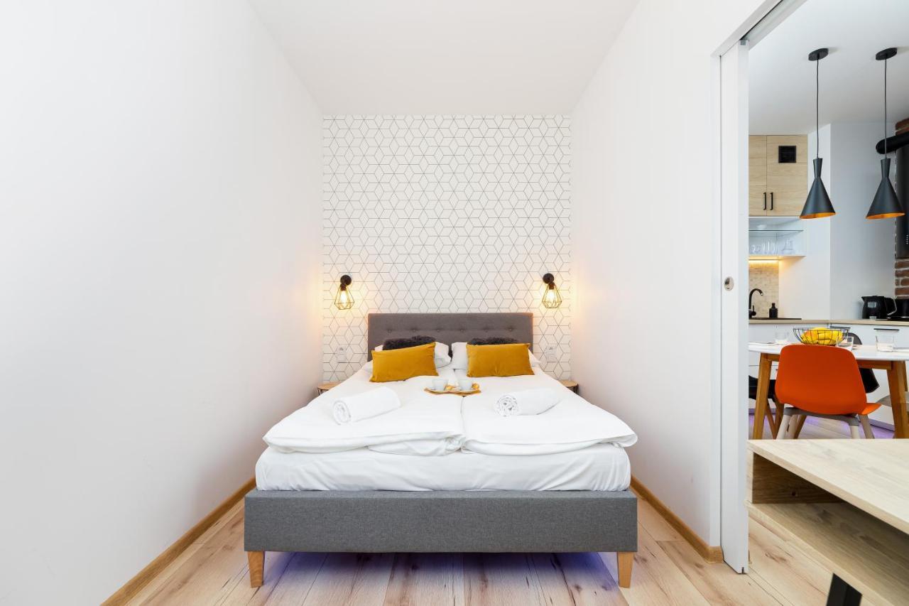 Movie Jacuzzi Apartment At The Main Station By Noclegi Renters Krasków Exterior foto