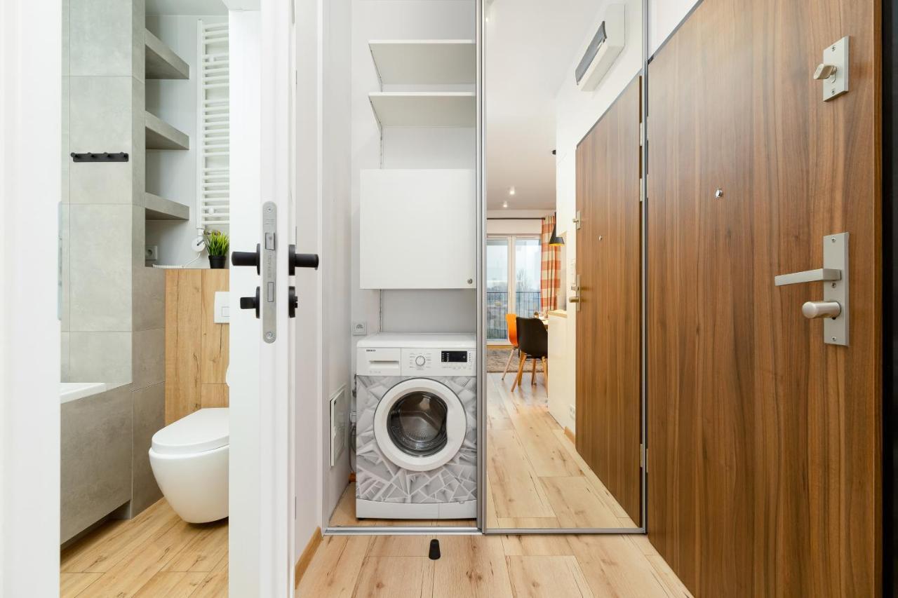 Movie Jacuzzi Apartment At The Main Station By Noclegi Renters Krasków Exterior foto